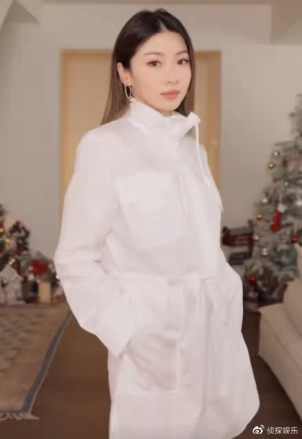 鄭愷前任曬孕期大肚照,產期將至肚大如籮,沒有妊娠紋羨煞旁人