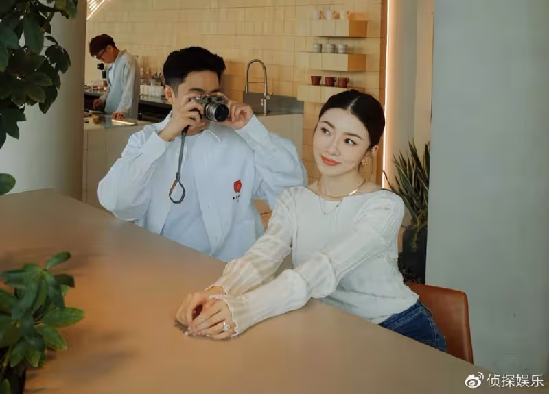 鄭愷前任曬孕期大肚照,產期將至肚大如籮,沒有妊娠紋羨煞旁人