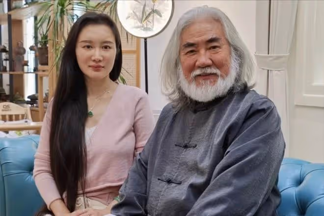 張紀中不堪網暴,稱對張頌文撿垃圾被丟下不知情,曬聊天截圖澄清