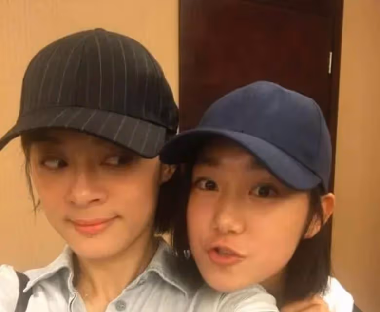 又一關係戶來了!苗苗捧親妹進娛樂圈,鄭愷妥協,妹妹長得太普通