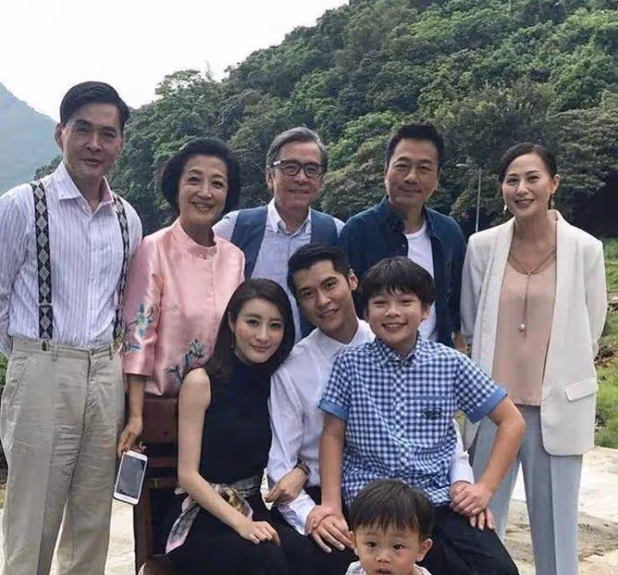 美顏暴擊!TVB御用童星近照酷似吳彥祖,與清純小女友公開接吻照