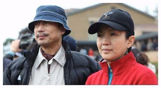 孫海英呂麗萍國外撿垃圾被偶遇，據說二人靠撿垃圾一年賺400萬