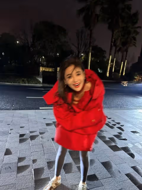 張馨予三八婦女節曬近照，濃濃的網紅風格，腿好細但仍有魅力