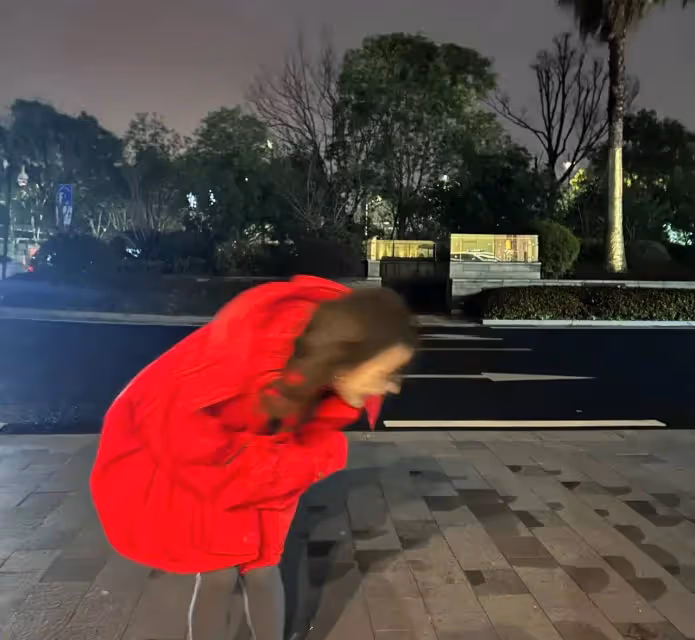 張馨予三八婦女節曬近照，濃濃的網紅風格，腿好細但仍有魅力