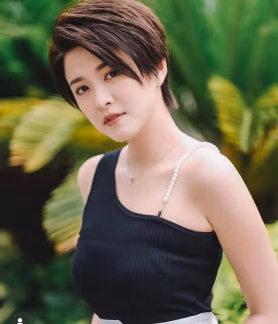 耿耿於懷?TVB力捧小花疑似未忘富貴前任,重提剪短頭髮被人嫌棄