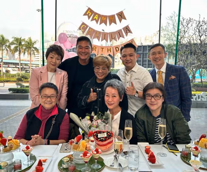 葉童迎60大壽!無懼變老頂滿頭白髮,富商老公連發18條動態慶祝