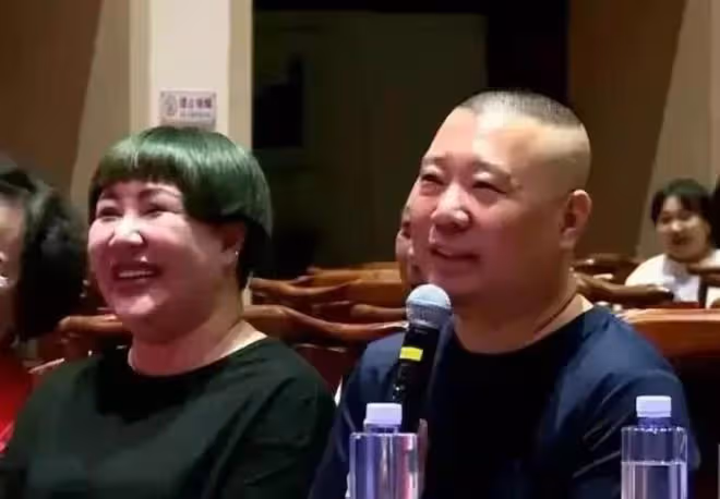 相聲圈曝出醜聞,德雲社店內霸王條款,禁止外帶飲料後賣高價同款