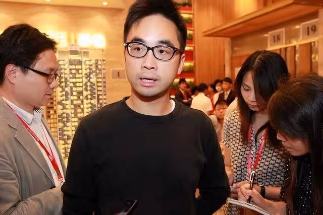 香港豪門二代現身北京:四大家族去了3個,何超瓊現場霸氣發言