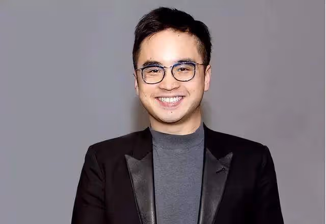 香港豪門二代現身北京:四大家族去了3個,何超瓊現場霸氣發言