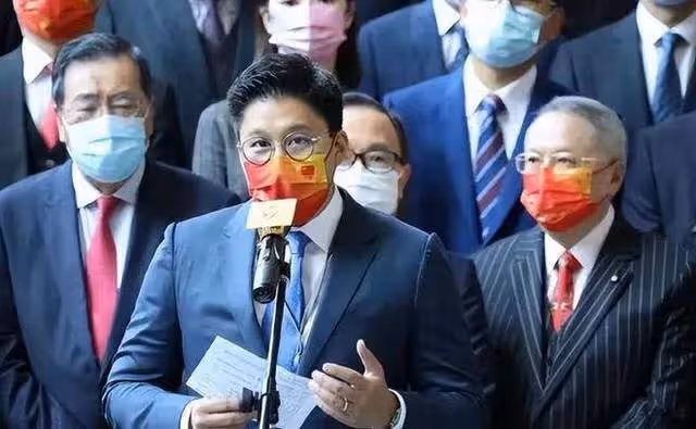 香港豪門二代現身北京:四大家族去了3個,何超瓊現場霸氣發言