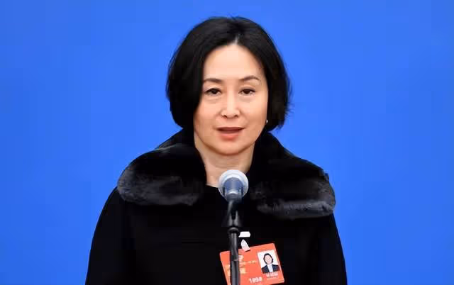 香港豪門二代現身北京:四大家族去了3個,何超瓊現場霸氣發言