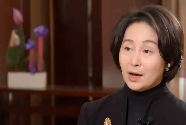 香港豪門二代現身北京:四大家族去了3個,何超瓊現場霸氣發言
