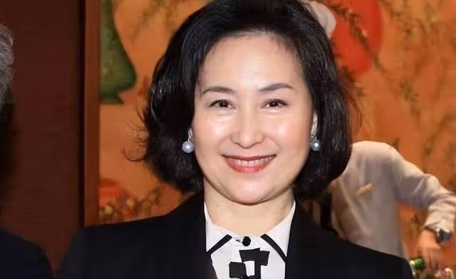香港豪門二代現身北京:四大家族去了3個,何超瓊現場霸氣發言