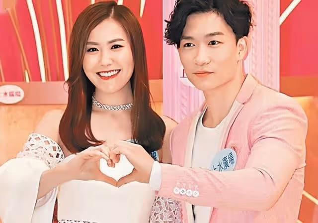 TVB知名女星新劇又美又颯!穿背心秀好身材,坐男主腿上瘋狂放電