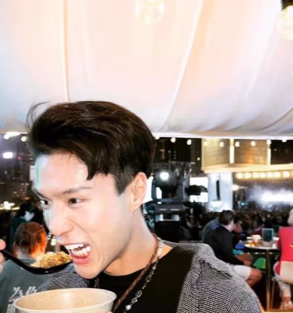 密會?TVB小花與緋聞男友小生現身音樂節,男方疑戴對方手制飾品