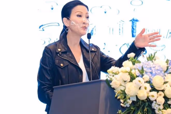 TVB視後現身深圳，自稱教育工作者，首次用普通話開講座感到緊張