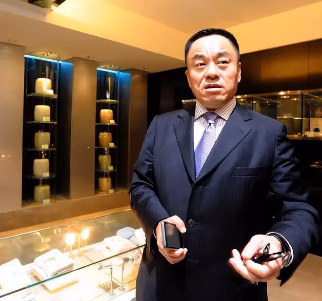 富豪李世聰離世,百億遺產留給女兒,汪小菲租用他的S大樓
