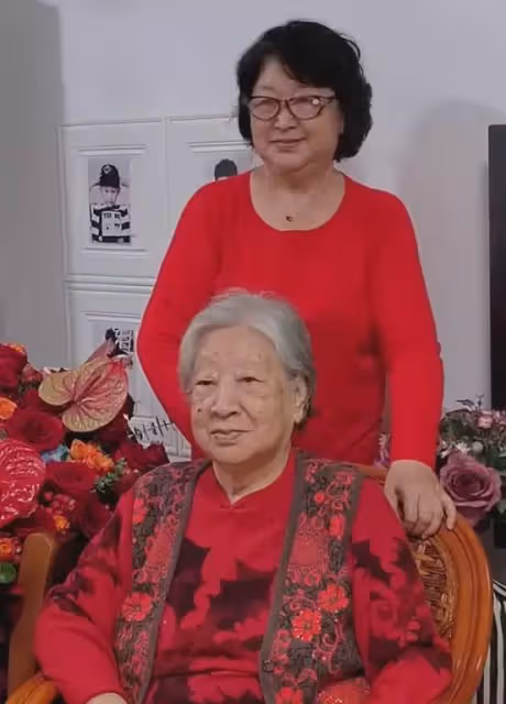 黃曉明慶祝婦女節,意外曝光小海綿正臉,區別對待媽媽姥姥顯孝心