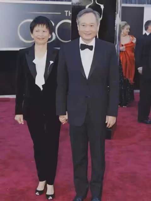 68歲李安:定居美國,近況曝光看著老態龍鍾,為了吃中餐特意出門