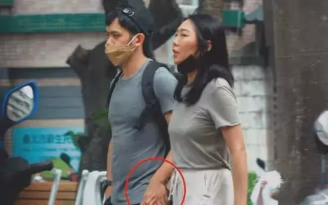 68歲李安：定居美國，近況曝光看著老態龍鍾，為了吃中餐特意出門
