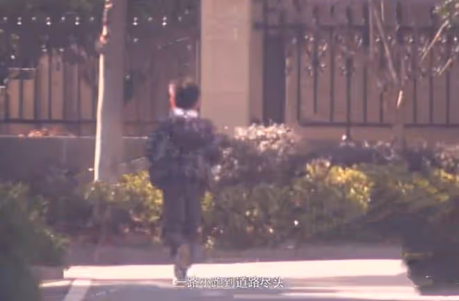 張頌文妻兒罕露面!妻子高挑顏值出眾,捧青菜回家招待「唐小龍」