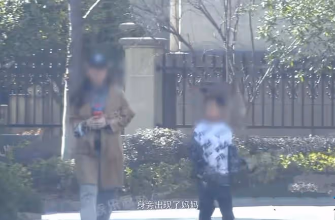 張頌文妻兒罕露面!妻子高挑顏值出眾,捧青菜回家招待「唐小龍」