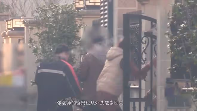 張頌文妻兒首曝光,與父母同住豪宅別墅,好友林家川豪車搶鏡