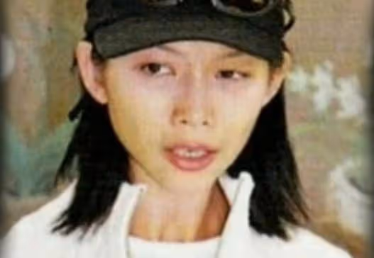 蔡少芬：被圈養6年，險些輕生，最後把一手爛牌打成大贏家