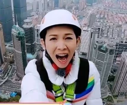 蔡少芬：被圈養6年，險些輕生，最後把一手爛牌打成大贏家