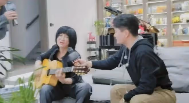 眾星聚會:斯琴格日樂豐腴,王小瑋變化大,閆學晶唱得臉紅脖子粗