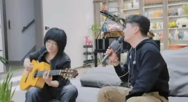 眾星聚會:斯琴格日樂豐腴,王小瑋變化大,閆學晶唱得臉紅脖子粗