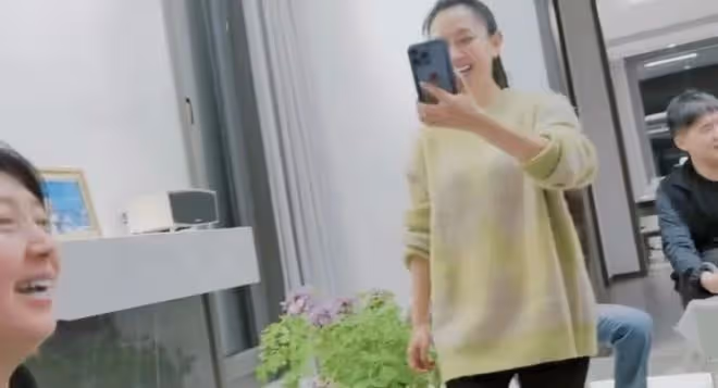 眾星聚會:斯琴格日樂豐腴,王小瑋變化大,閆學晶唱得臉紅脖子粗
