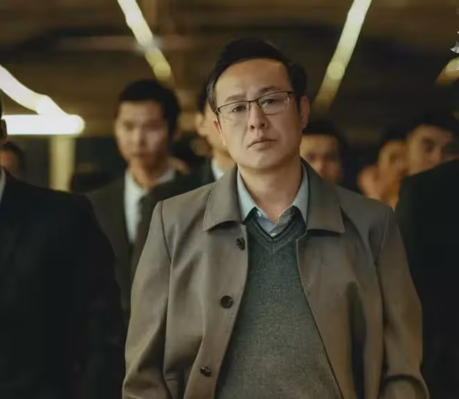 46歲張頌文神秘妻兒罕見現身,老婆年輕氣質佳,兒子玩滑板超帥氣