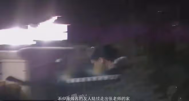 46歲張頌文神秘妻兒罕見現身,老婆年輕氣質佳,兒子玩滑板超帥氣
