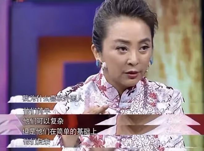 59歲演員李勤勤在商場跳恰恰舞,素顏出鏡動作激情,被贊好接地氣
