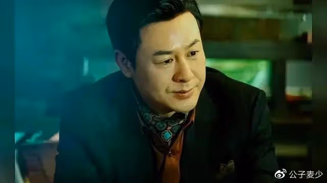張頌文妻兒罕露面!陪兒子練滑板,妻子顏值高,買菜招待「唐小龍」
