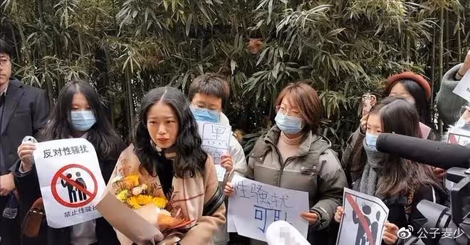 從「張譯事件」到朱軍事件,網上有一種畸形文化,正在野蠻生長