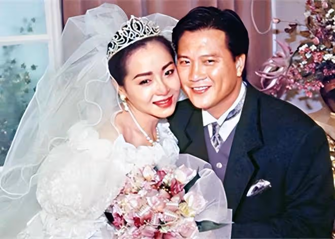 萬梓良前妻現身北京，37歲女兒罕露面，名校畢業在內地開6家餐廳