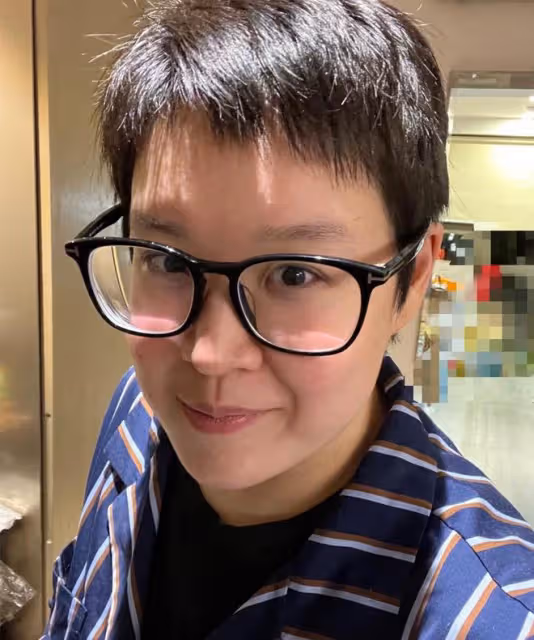 萬梓良前妻現身北京,37歲女兒罕露面,名校畢業在內地開6家餐廳