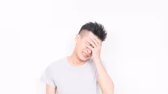 跟女友交往八年，最後卻承擔不起她父母索要的結婚條件，被迫分開