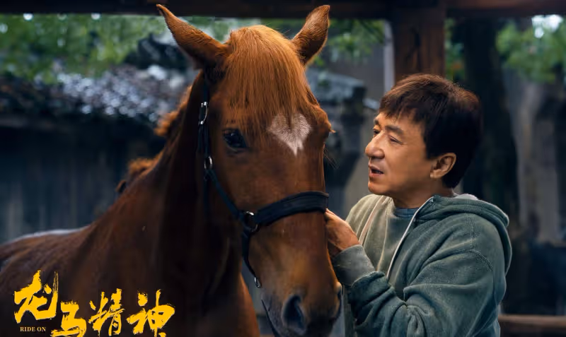 想看人數不足1萬，預測票房2.5億，吳京也救不了成龍新片？