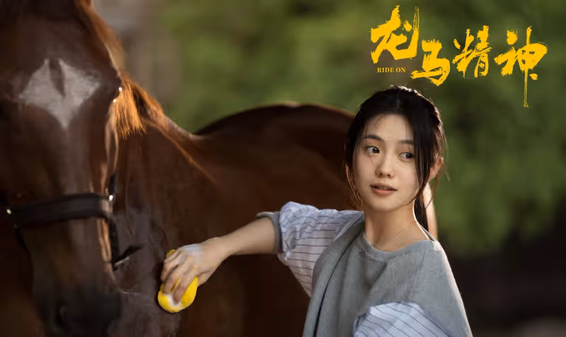 想看人數不足1萬，預測票房2.5億，吳京也救不了成龍新片？