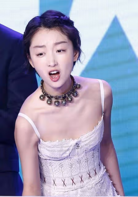 驚天大瓜！曝Z姓女演員為上位主動陪睡影帝，3個關鍵信息鎖定周冬雨