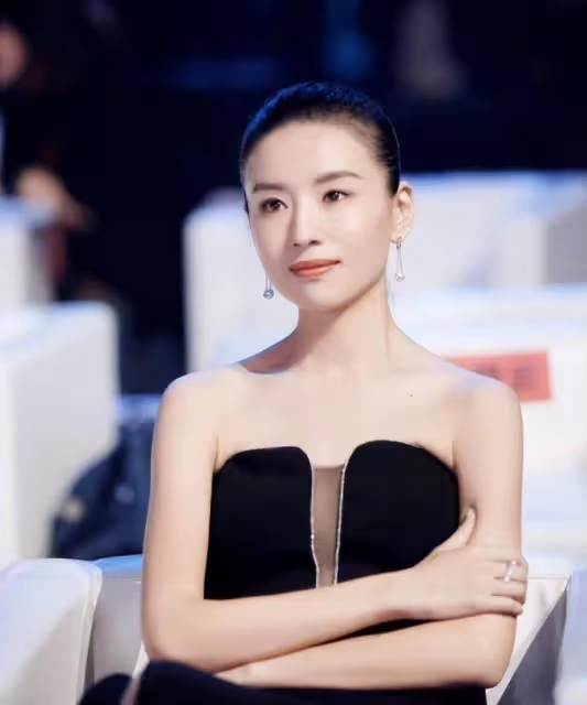 女神節高光「彩蛋」，楊天真、董潔聊女性的制勝法門，衝上熱搜