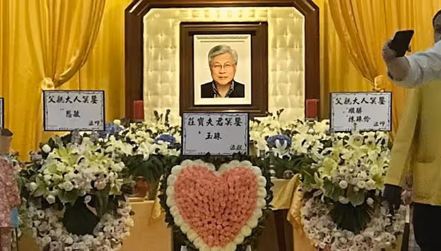 知名富豪莊寶設靈!喪事將一切從簡,倆明星女兒難掩哀傷