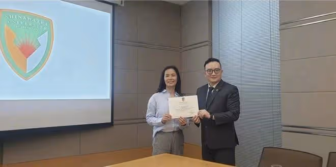 韋唯學霸長子曬母子合影,陪媽媽錄製杭州亞運會主題曲,帥氣有型