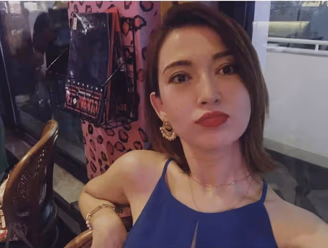 曝尼格買提和年輕異性挽手,兩人關係引猜測,多年無子剛被傳離婚