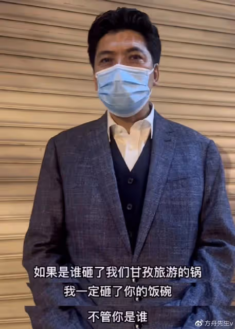 網紅局長劉洪再出圈,村民攔車要錢引熱議,網友評論區留言求說法