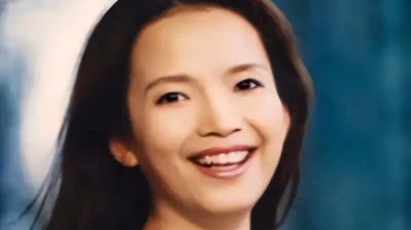 66歲張豐毅狀態好，折服評彈女藝人，前妻呂麗萍卻在美國撿垃圾！