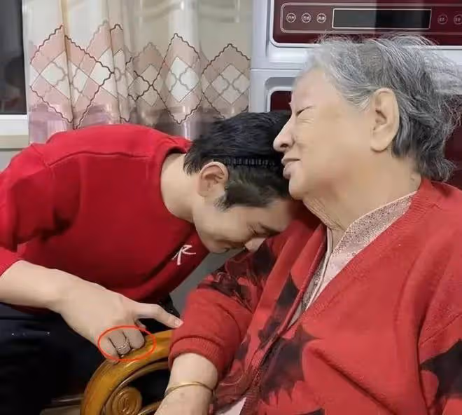 楊穎時尚資源未降級,黃曉明帶葉珂參加家宴,時間線經不起細扒